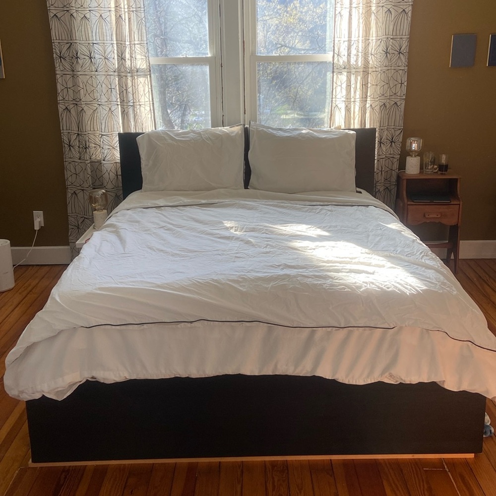 White Duvet Set, Blue piping full / queen